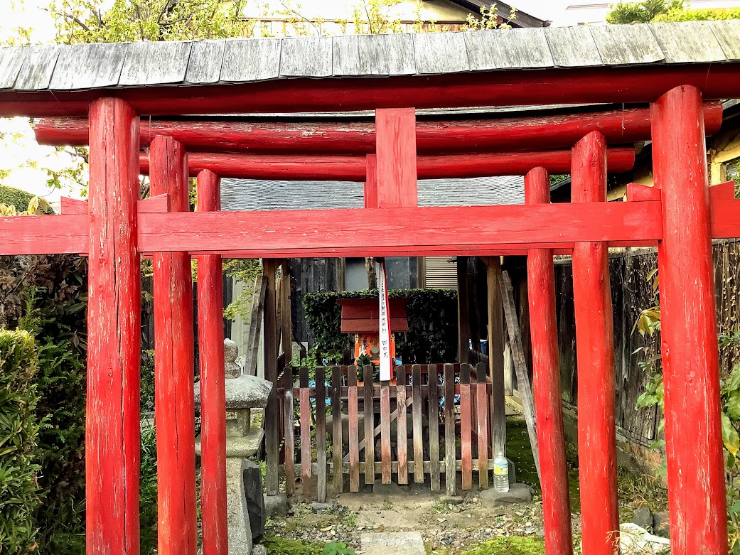 What is torii gate meaning?